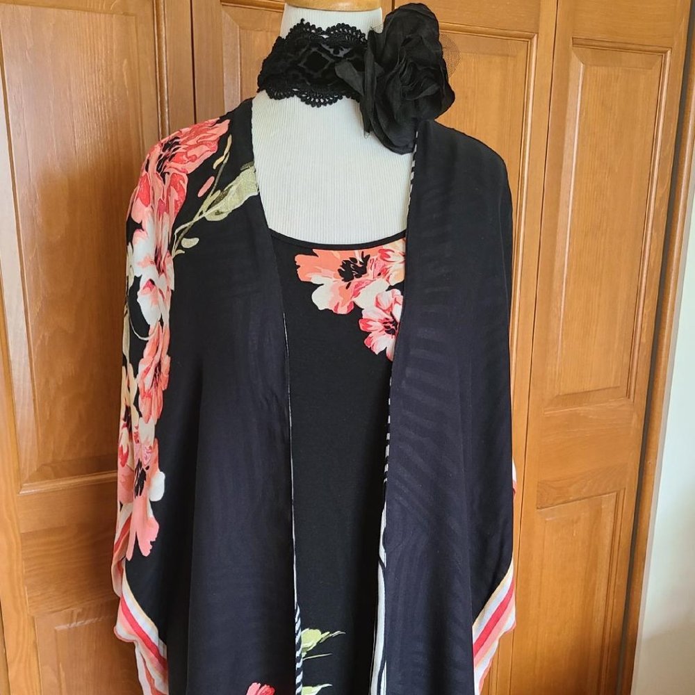 Chico's 2 piece Tank with Reversible Ruana Wrap  Black White Coral Floral Zebra